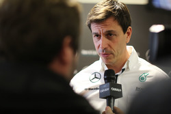 Toto Wolff, Mercedes AMG F1 aandeelhouder en directeur met de media
