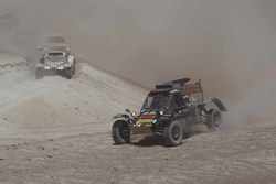 Tom Coronel in de Maxxis buggy