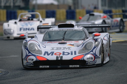 保时捷车队26号保时捷911 GT1-98:阿兰·麦克尼什、史蒂芬·欧托利、洛朗·艾洛