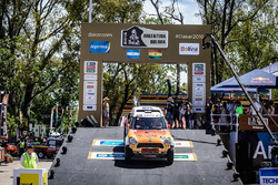 Старт: Mini команды X-Raid: Гуо Мейлин, Ляо Мин