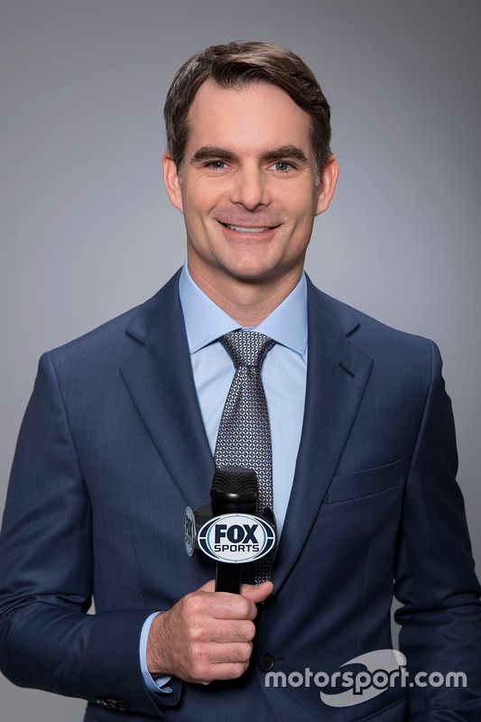 Após a aposentadoria, Gordon aceitou o convite de Fox Sports americana para comentar as provas da NASCAR ao lado de outra lenda do esporte, Darrell Waltrip.