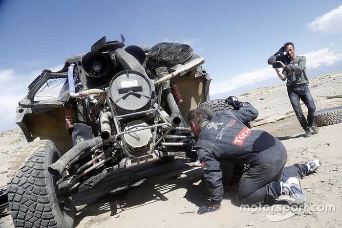 #314 Peugeot: Sebastien Loeb, Daniel Elena depois do acidente