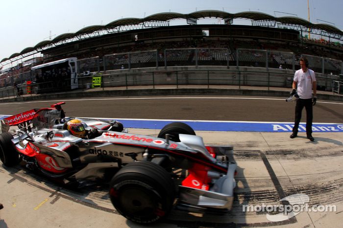 Hamilton con el MP4-23 en el Hungaroring en 2008