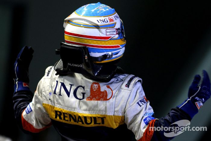 Ganador de la carrera Fernando Alonso celebra