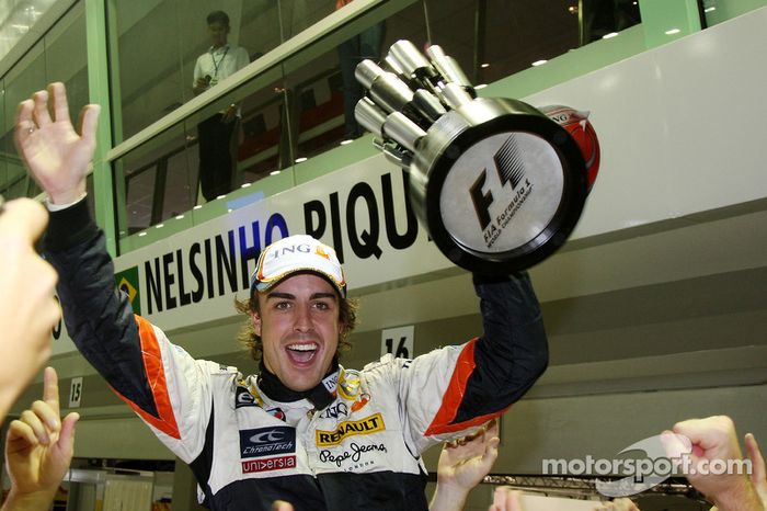 Ganador Fernando Alonso celebra