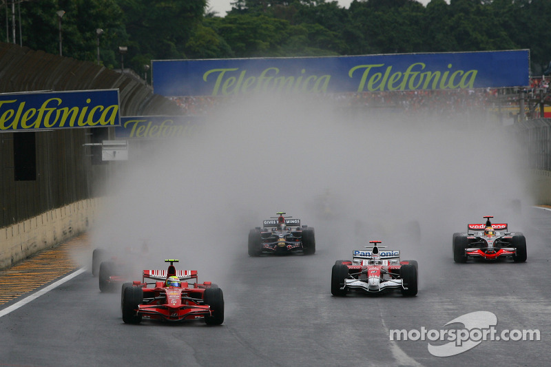 Largada: Felipe Massa lidera em Interlagos