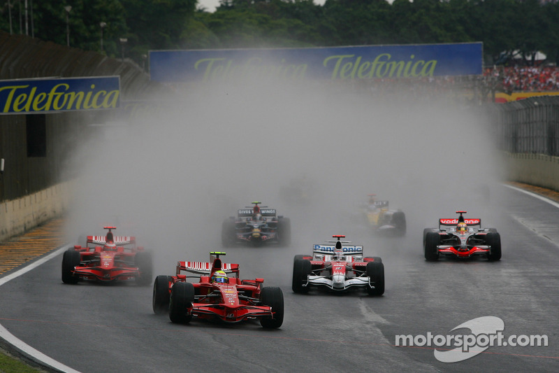 Start: Felipe Massa, Scuderia Ferrari aan de leiding