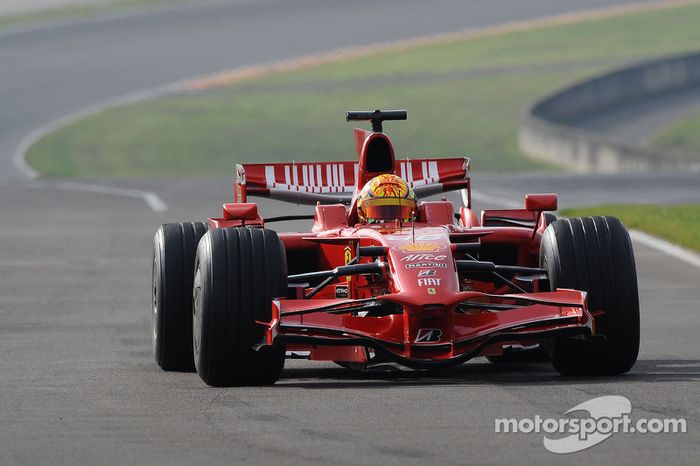 Valentino Rossi prueba el Ferrari F2008