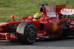 Valentino Rossi teste la Ferrari F2008