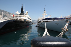 Les bateaux dans le port de Monaco