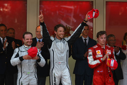 1ère place pour Jenson Button, Brawn GP avec Rubens Barrichello 2ème, Brawn GP et 3ème place pour Kimi Raikkonen, Scuderia Ferrari
