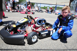 Mika Hakkinen en zoon Hugo in de karting