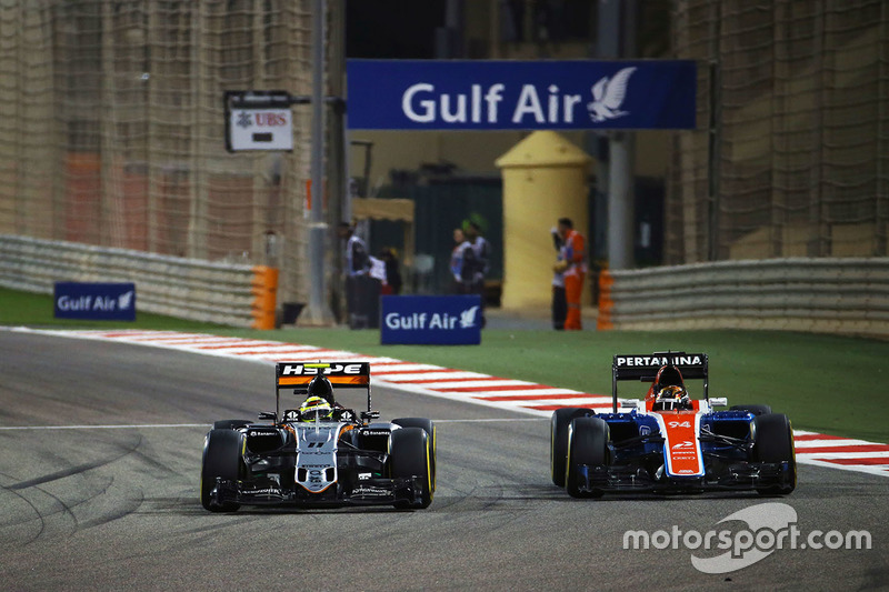 Sergio Pérez, Sahara Force India F1 VJM09 y Pascal Wehrlein, Manor Racing MRT05