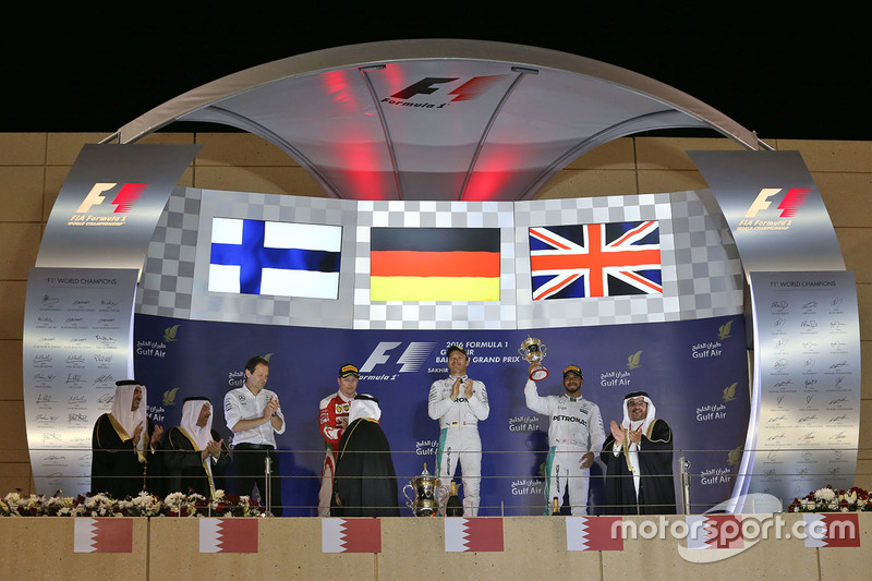 Podio: ganador primer lugar Nico Rosberg, Mercedes AMG F1 Team, segundo lugar Kimi Raikkonen, Ferrari, y tercer lugar Lewis Hamilton, Mercedes AMG F1 Team