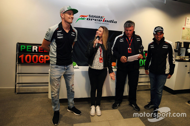 Sahara Force India F1 Team celebrar 100 Grands Prix: Nico Hulkenberg, Sahara Force India F1, Jennie Gow, reportero de BBC Radio 5 Live Pitlane, Otmar Szafnauer, Director de operaciones de Sahara Force India F1, Sergio Pérez, Sahara Force India F1
