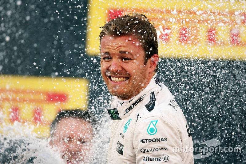 Nico Rosberg comemora a sétima vitória seguida, a quarta da temporada 2016