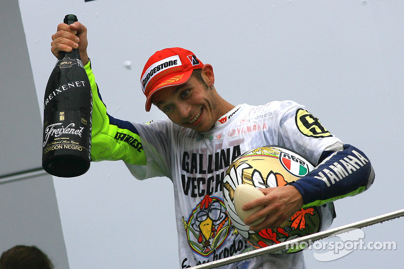 Подіум: чемпіон MotoGP 2009 року Валентино Россі, Fiat Yamaha Team