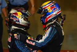 Ganador Sebastian Vettel, Red Bull Racing con segundo lugar Mark Webber, Red Bull Racing