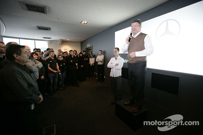 Ross Brawn introduces his yeni pilotu Michael Schumacher