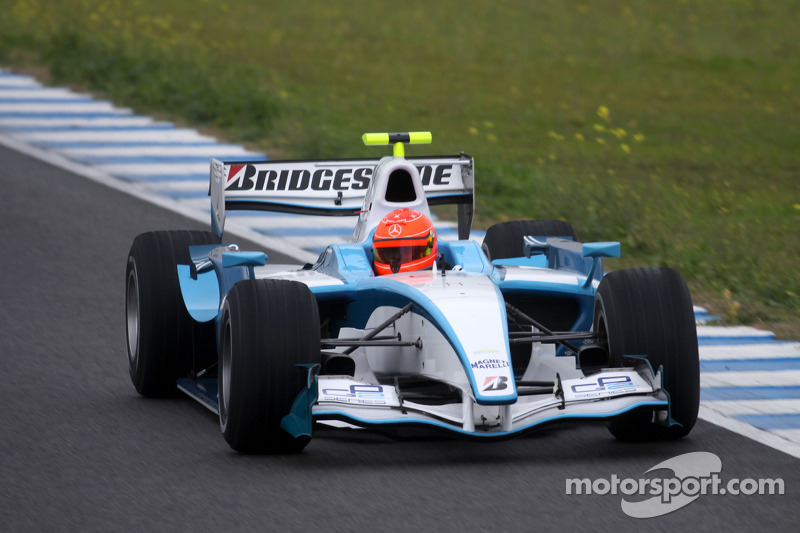 Michael Schumacher prueba un auto de la GP2