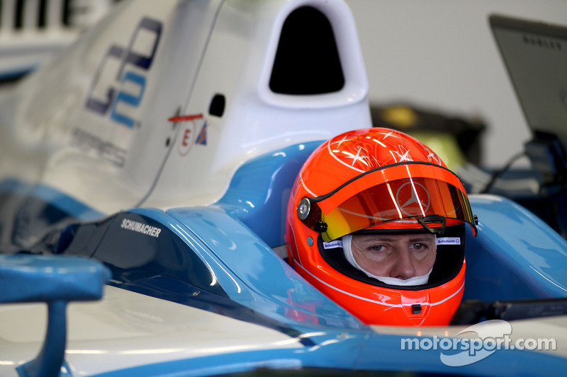 Michael Schumacher prueba un auto de la GP2