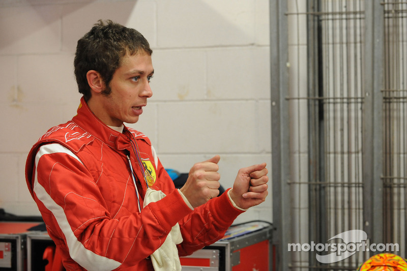 Valentino Rossi testet den Ferrari F2008
