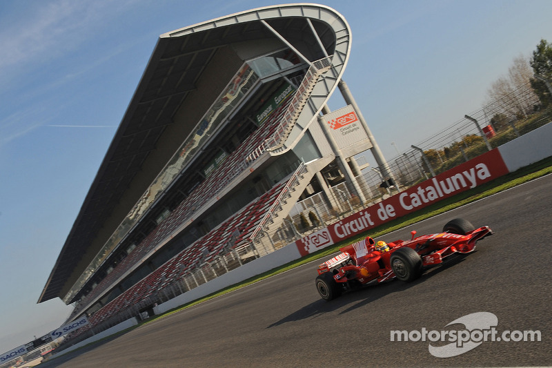 Valentino Rossi tests the Ferrari F2008