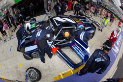 Pit stop for #61 Matech Competition Ford GT: Natacha Gachnang, Rahel Frey, Cyndie Allemann