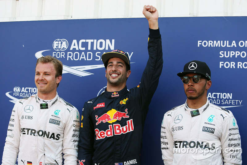 Poleman Daniel Ricciardo, Red Bull Racing, secondo qualificato Nico Rosberg, Mercedes AMG F1 Team, terzo qualificato Lewis Hamilton, Mercedes AMG F1 Team