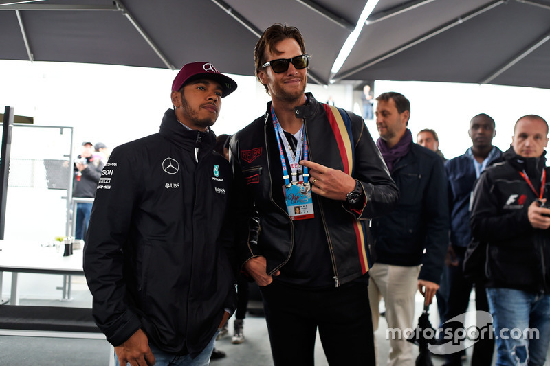 Lewis Hamilton, Mercedes AMG F1 con Tom Brady, Quarterback de patriotas de Nueva Inglaterra